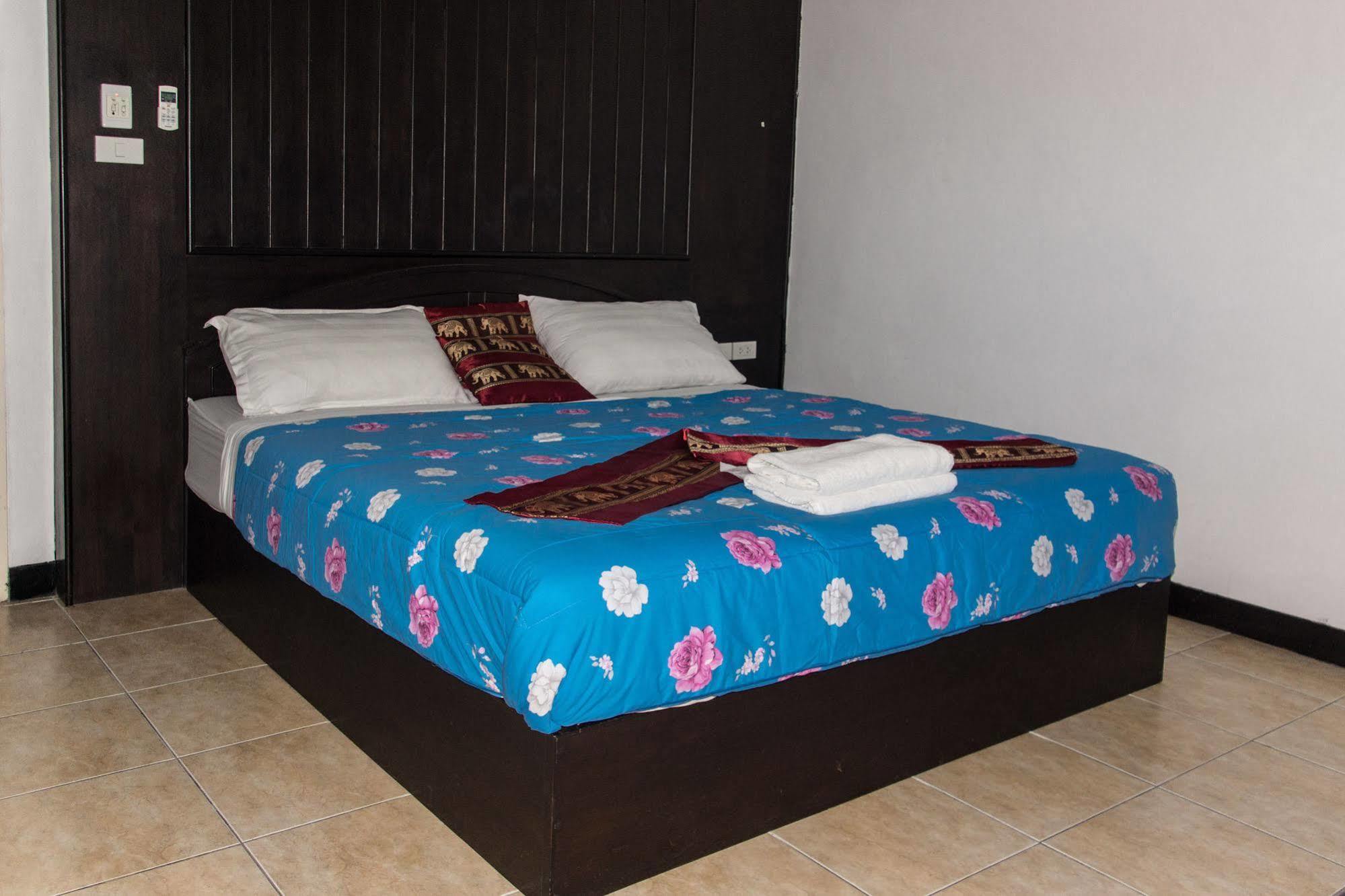 Patong Bay Guesthouse Buitenkant foto